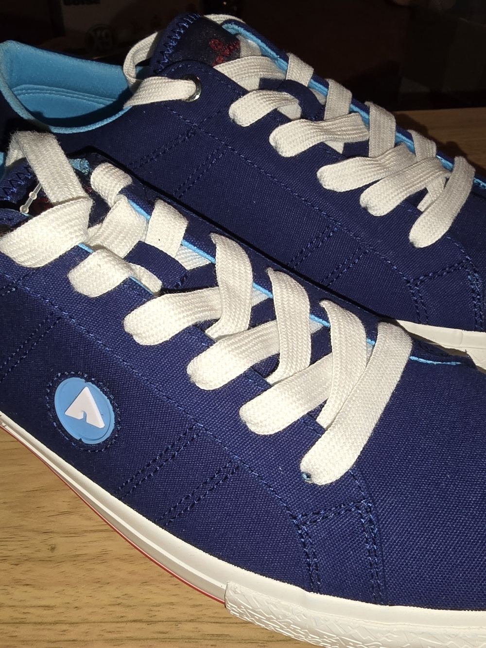 AIRWALK MEN'S NAVY/WHITE BRAND NEW SIZE 10.5 SKATE/CASUAL IDEAL FOR ALL ATTIRES